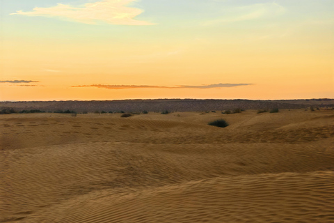 Dżerba: Zachód słońca, wschód słońca i jedna noc w berberyjskim namiocie.Dżerba: zachód słońca, wschód słońca i jedna noc w berberyjskim namiocie.