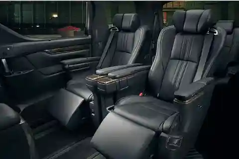 Sapporo: Private Transfer to/from New Chitose Airport (ENG)