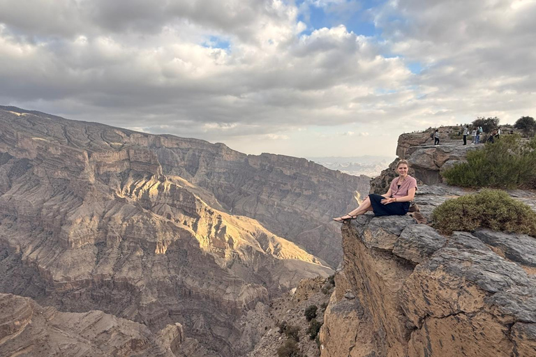 From Muscat: 2-Day Private Jebel Sham Tour with Hotel & Meal