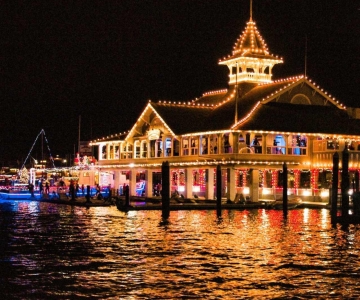 Newport Beach: Newport Harbor Holiday Lights Cruise