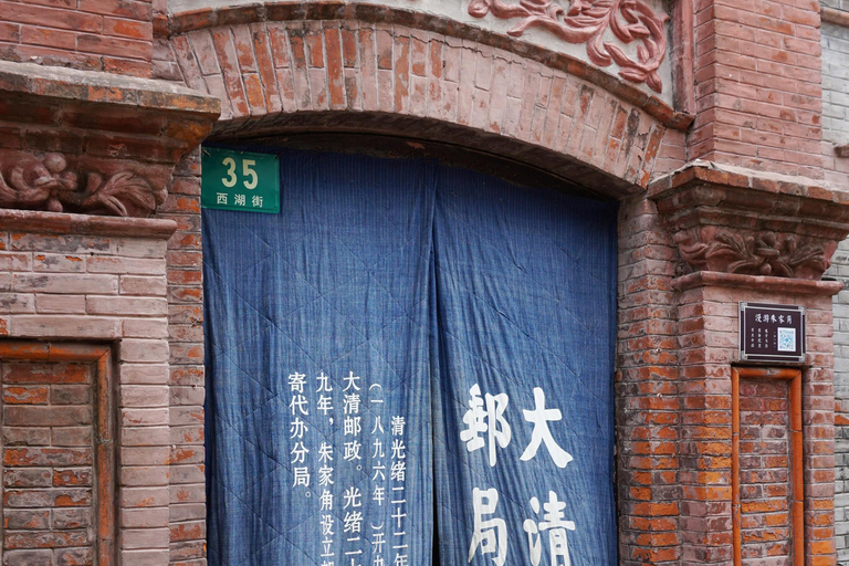 Best of Shanghai Private Day Tour w/ EN, DE, IT or ES Guide 8-Hour Route A: Private Guide with METRO/SUBWAY