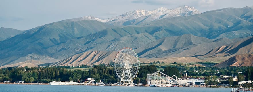Une journée au lac Issyk-Kul : parc Rukh Ordo et détente dans les sources chaudes