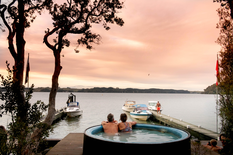 Rotorua: Excursión nocturna en kayak Starlight Gourmet con cena