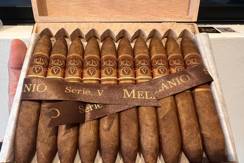 Guatapé: Cruzeiro de charutos de luxo no lago com Los Puros Hermanos