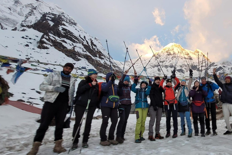 Pokhara: 7 dias de acampamento base do Annapurna via PoonHill e fontes termaisPacote completo de 7 dias para o ABC Trek Ghorepani Poon Hill Hot Spring