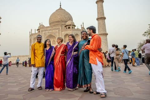 Delhi Round-Trip: Taj Mahal Fast-Track Entry Tour w/ Options