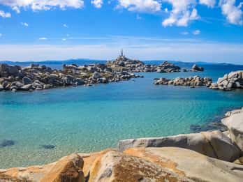 Ajaccio/Porticcio: Lavezzi Islands/Bonifacio Caves Boat Tour