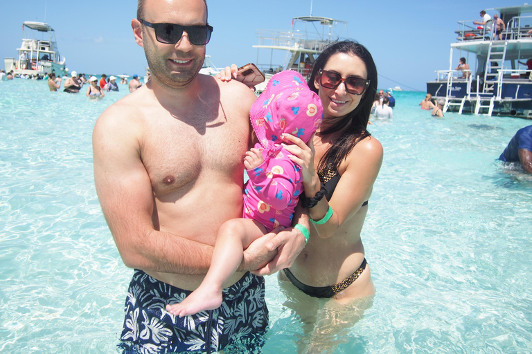 Grand Cayman: Catamaran Cruise with Stingray City & Snorkel