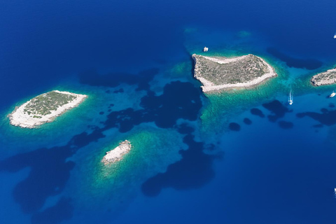 From Kaş: Kekova Boat Tour with Lunch and Swimming Stops