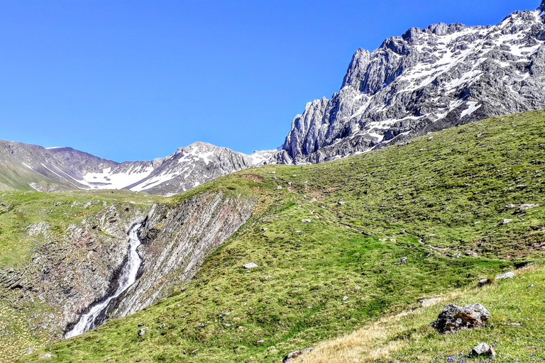 Caminhada de três dias em Kazbegi