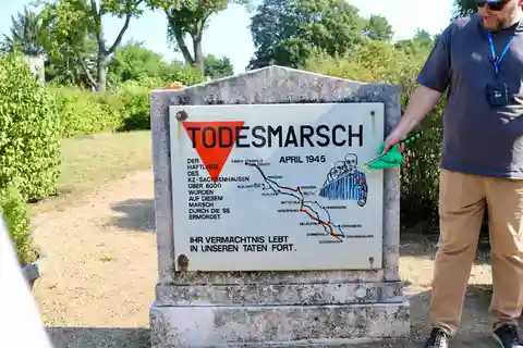 Berlin: Historical Tour along the Death March Path with Car