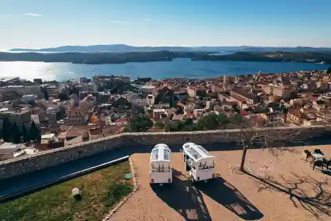 Szybenik: 3 godziny Wycieczka po mieście i degustacja wina, zwiedzanie twierdz