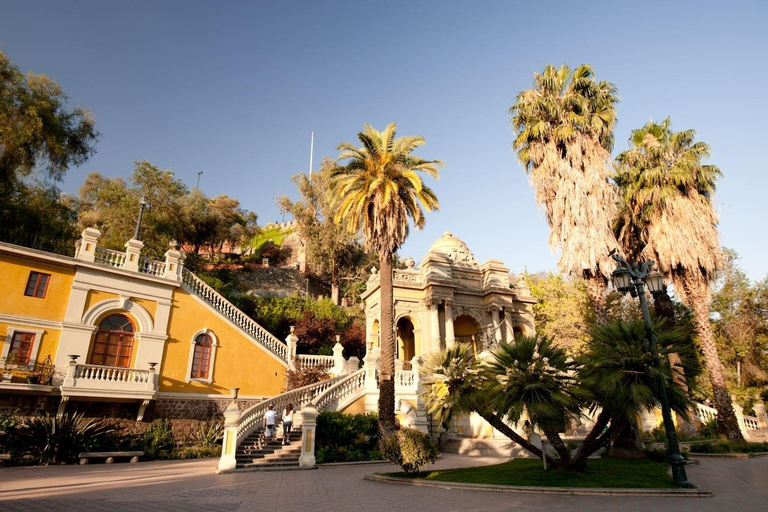 Santiago: Private Guided Walking Tour of the City Center