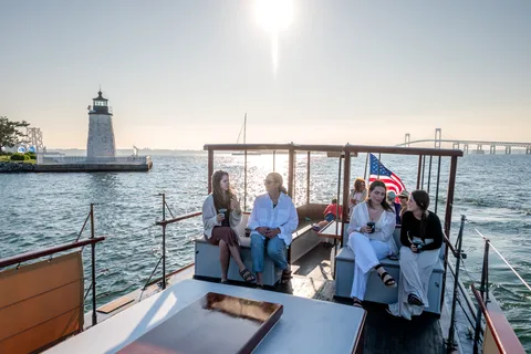 Newport: Yacht Sightseeing Cruise