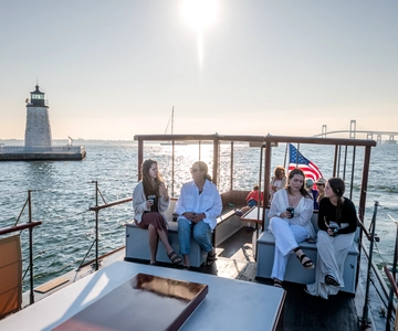 Newport: Yacht Sightseeing Cruise