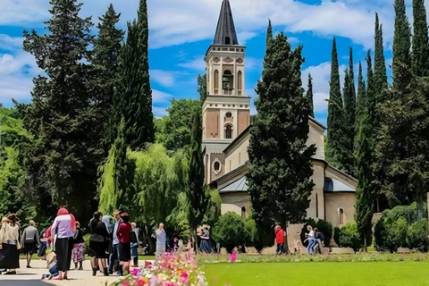 Tbilisi: Kakheti Wine, Bread, & Sighnaghi Day Trip