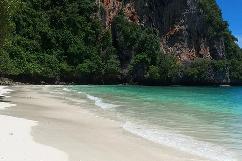 Phi Phi: Maya Bay Longtail Boat Tour with Snorkeling