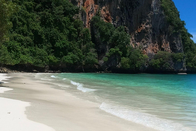 Phi Phi: Maya Bay Longtail Boat Tour with Snorkeling