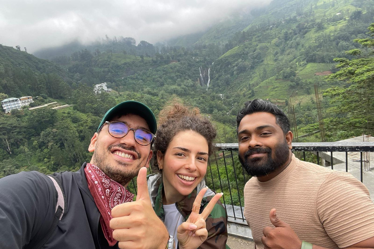 Kandy: Private Tuk-Tuk Transfer to NuwaraEliya with Tea Tour