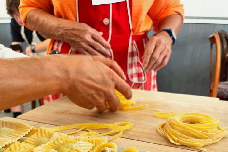 佛罗伦萨：意面制作课程，含晚餐、葡萄酒和... 唱歌！佛罗伦萨：意面制作课程，含晚餐、葡萄酒...还有歌唱！