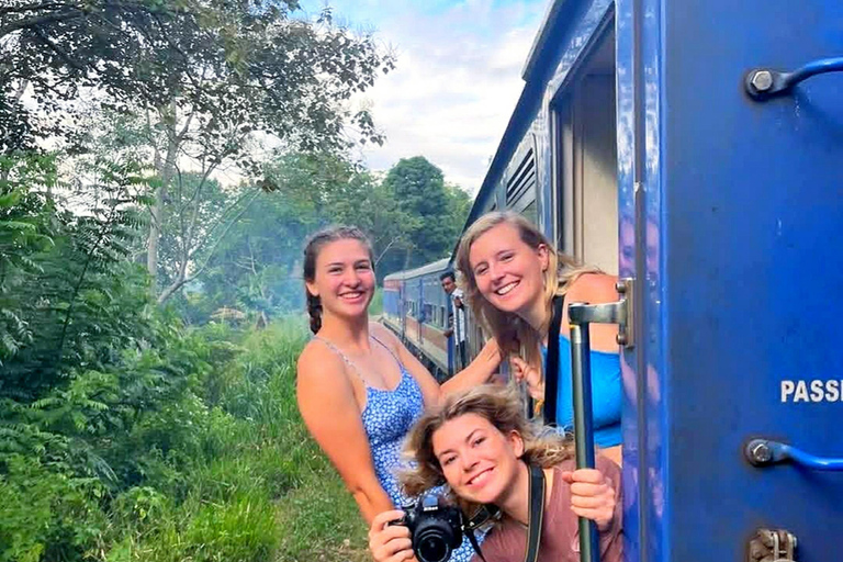 Kandy to Nanuoya Railway Station Drop and Ella Train Journey Kandy to Nanuoya Drop By Tuk & Ella Train Ride (01)