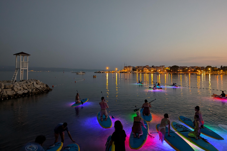 Delad: Stand Up Paddleboard kvällstur med glödSplit: Paddeltur på SUP-bräda i månskenet