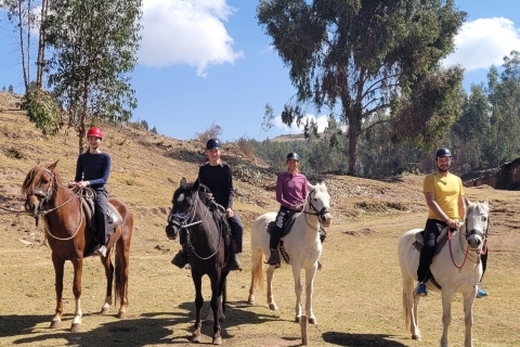 Randonnée à cheval mystique à la découverte de Cusco d'une manière unique