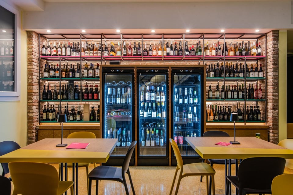 Mailand: Weinprobe mit Platte Mailand: Weinprobe ...