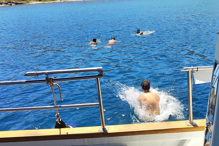 Crociera sul Canale di Corinto: porti antichi, acque cristalline e storiaCrociera sul Canale di Corinto: antichi porti, acque cristalline e storia