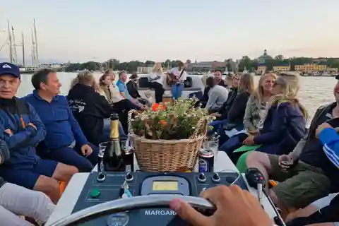 Stockholm: 2 timmars rundvandring och 1 timmes guidad tur med kanalbåt
