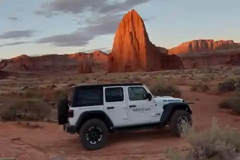 Torrey: Capitol Reef Temples of the Sun & Moon Private Tour