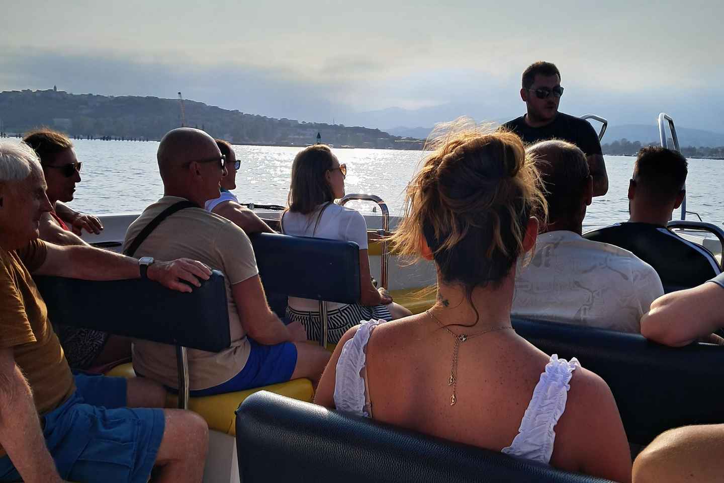 Закатный круиз с аперитивом из Порто-Веккьо