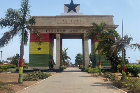 Accra: tour a piedi con pranzo e ingresso al mausoleo