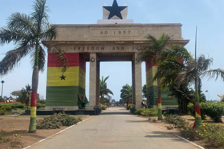 Accra: tour a piedi con pranzo e ingresso al mausoleo