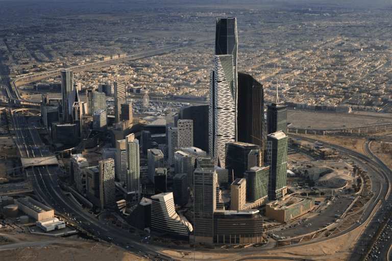 Riyadh: Guided Tour with Historical Landmarks and Coffee