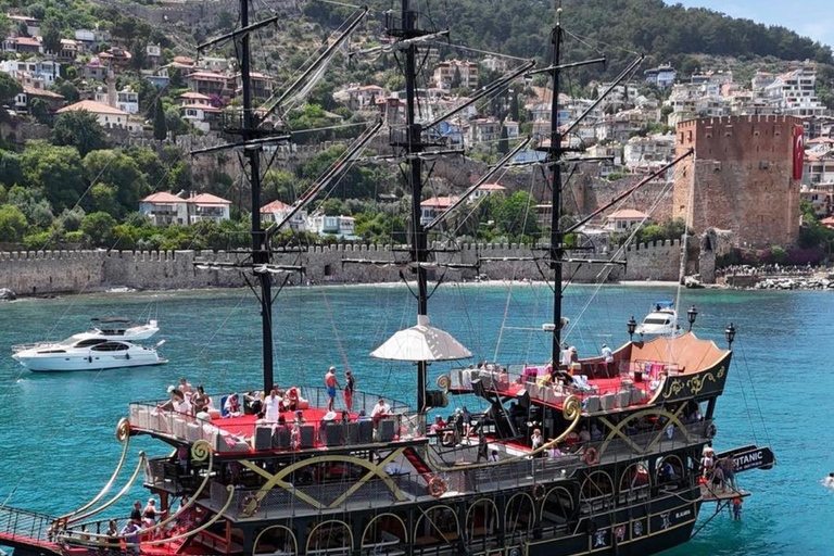 Alanya: Romantic Boat Tour with Lunch and Drinks