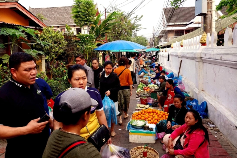 Circuit privé de 4 jours pour les artisans de Luang PrabangVisite en tuktuk, sans hôtel