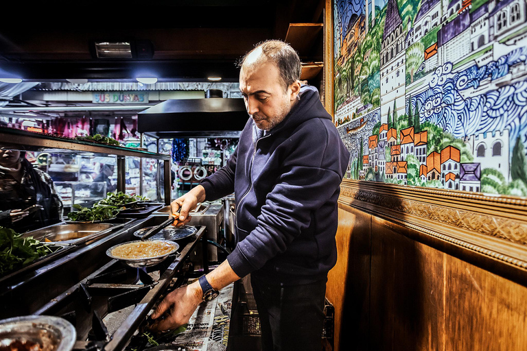 Istanbul: Bosphorus Bites Food Tour with 14+ Tastings