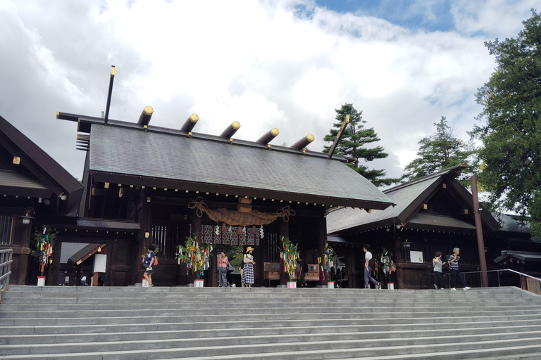 Sapporo: Wycieczka po świątyniach Hokkaido z rytuałami, historią i słodyczami