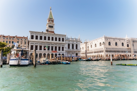 Transfert privé entre l’aéroport et Venise en bateau-taxiDépart Premium : de votre hôtel à l’aéroport Marco Polo