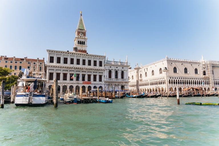 Taxi acuático privado del aeropuerto de Venecia a VeneciaSalida prémium: de tu hotel al aeropuerto de Marco Polo