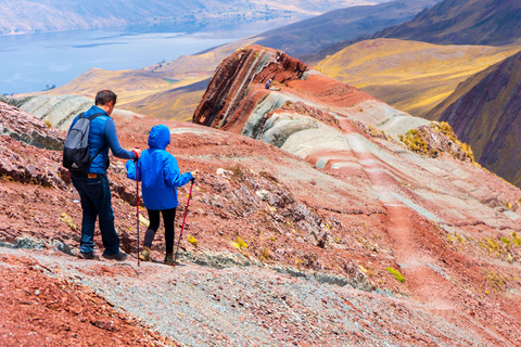 Cusco: Pallay Punchu Rainbow Mountain Full-Day Tour & Meals