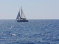 Tour a vela intorno a Lindos con cibo e bevande - Housity