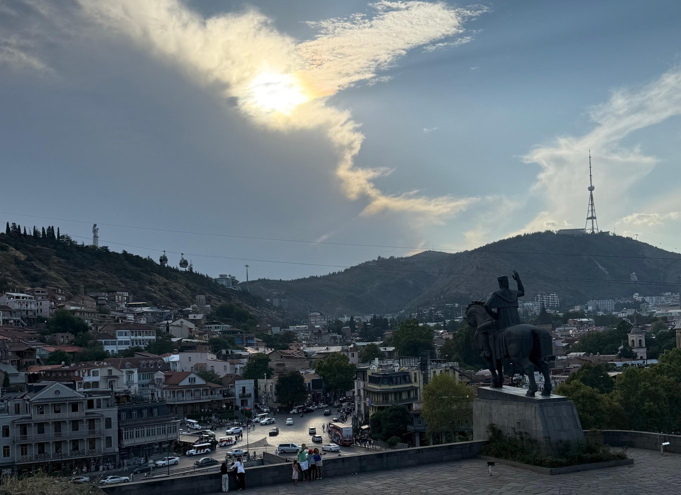 Oplevelse med byvandring i Tbilisi, vinsmagning og bådtur på floden