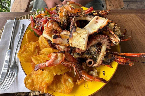 Zanzibar: Las Jozani, Jaskinia Salaam i restauracja RockLas Jozani, jaskinia Salaam i restauracja The Rock. Bez transportu.