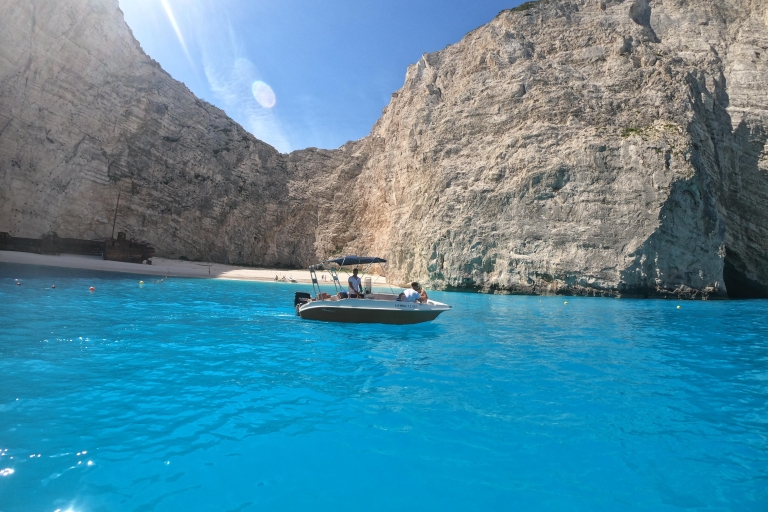 Location de bateau - Excursion en voiture vers l'épave et les grottes bleues (journée complète)Location de bateau - Visite en voiture de l'épave et des grottes bleues