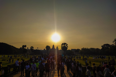 Sunrise at Angkor Wat Temple: 3-Hour Private Tour