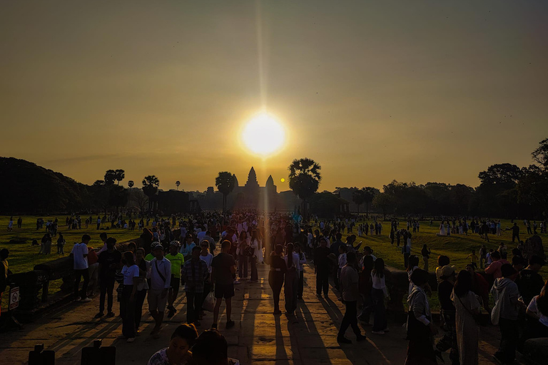 Sunrise at Angkor Wat Temple: 3-Hour Private Tour