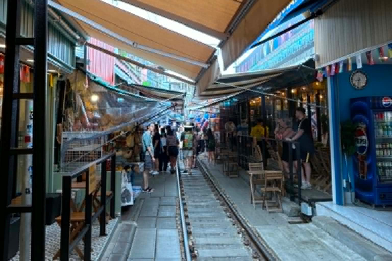 From Bangkok: Floating Market & Railway Market Day Trip