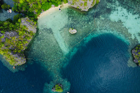 Trimarano privato di lusso a Coron / Pranzo gourmet e snorkeling